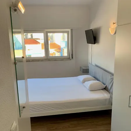 Mirazul - Estudio - 2 Pessoas - 4 Min A Pe Da - Wi-fi E Ac * Costa de Caparica