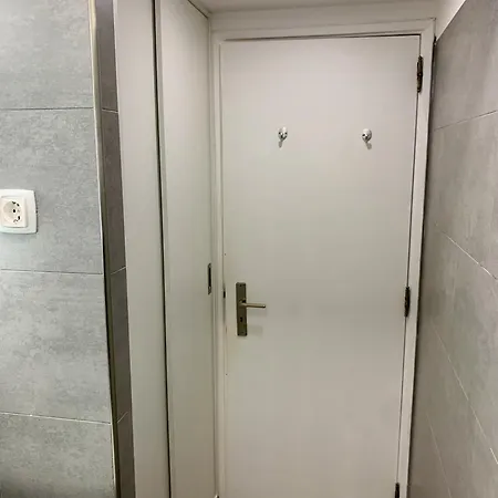 Mirazul - Estudio - 2 Pessoas - 4 Min A Pe Da - Wi-fi E Ac * Costa de Caparica